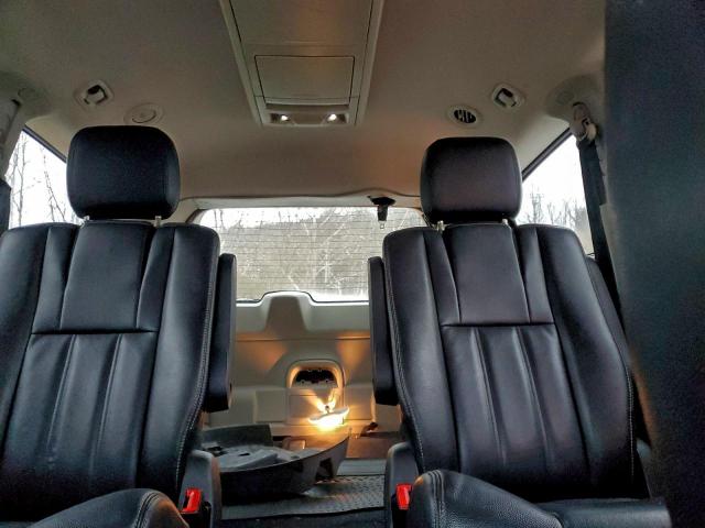 Chrysler Minivan Touring Image 13