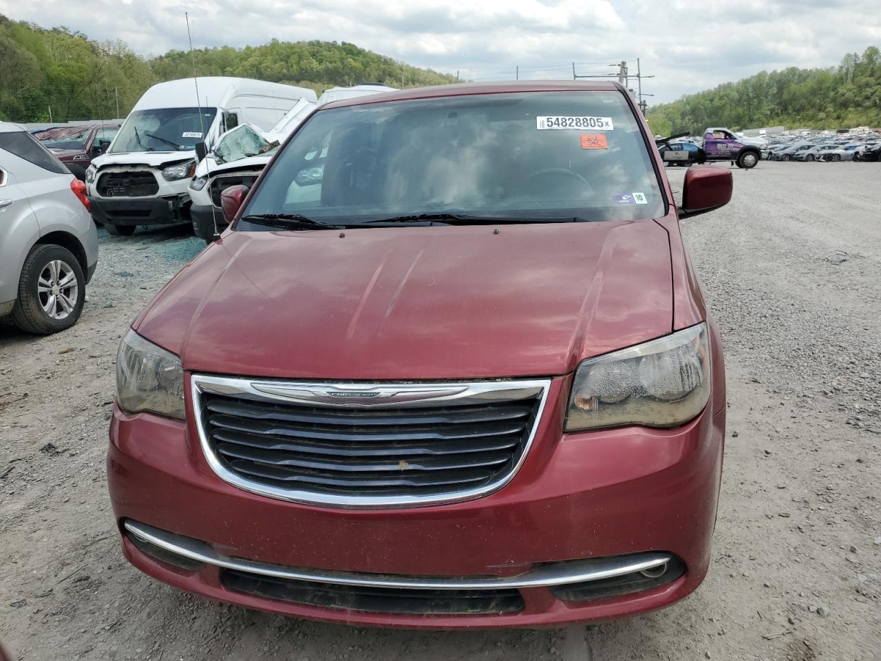 Chrysler Minivan S Image 4