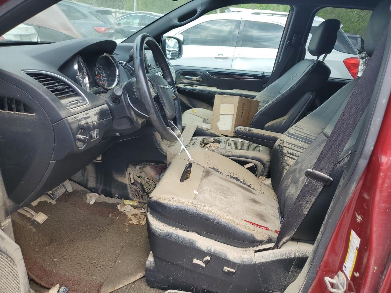 Chrysler Minivan S Image 11