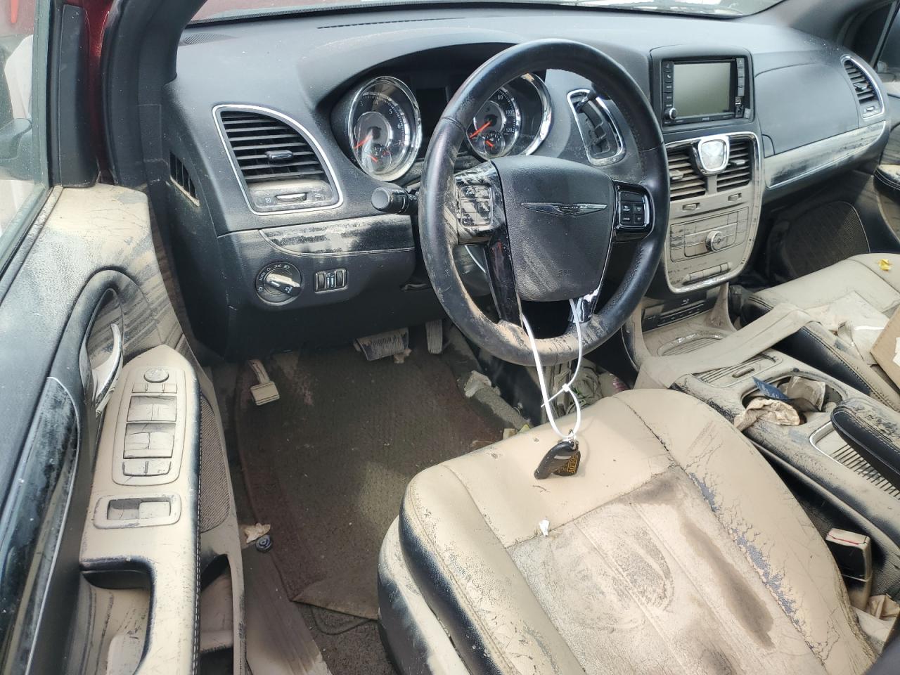 Chrysler Minivan S Image 13