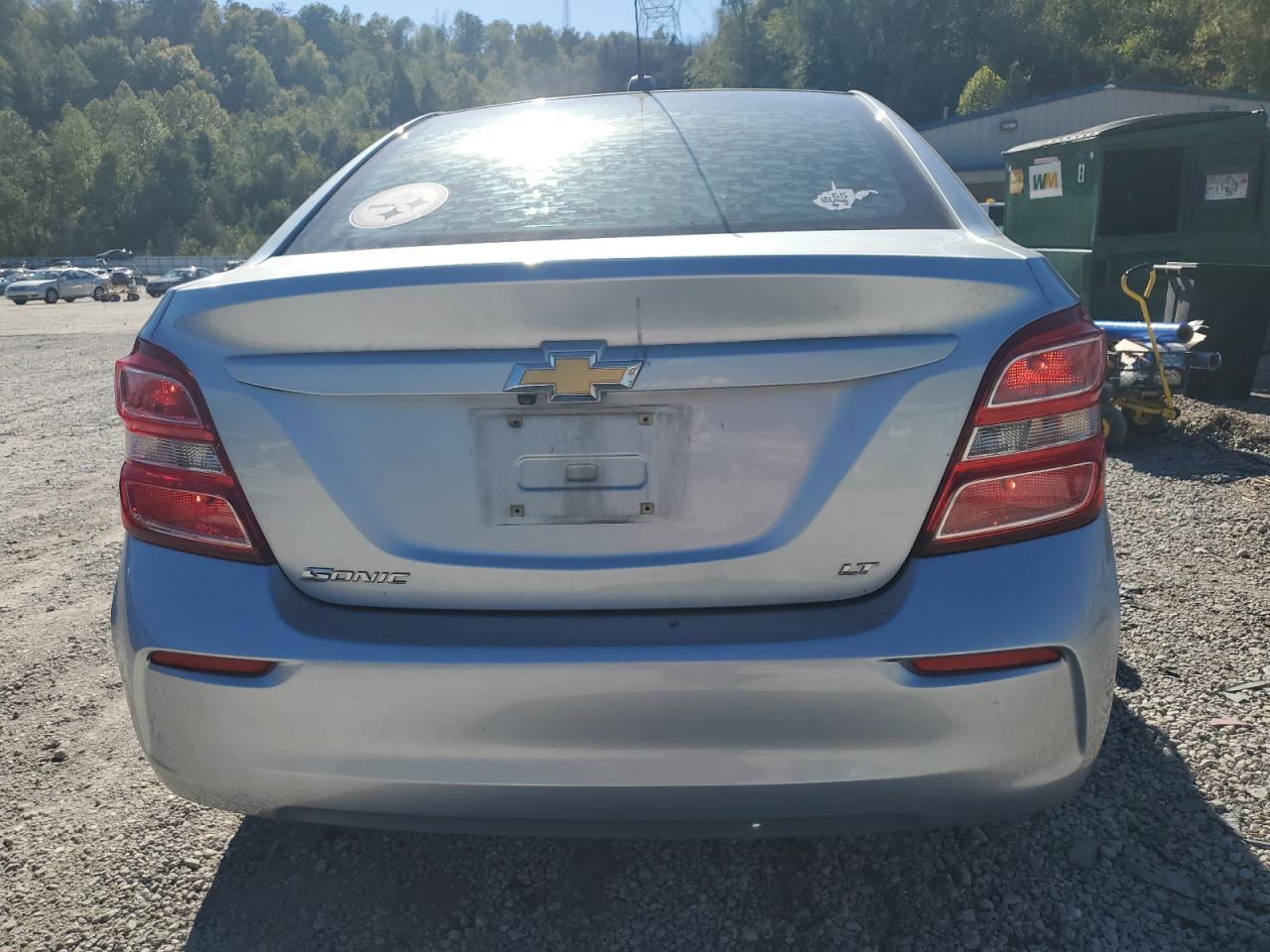 Chevrolet Sonic Lt Image 2