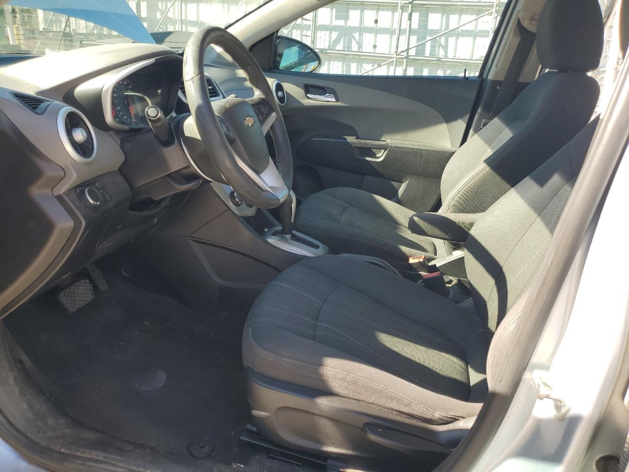 Chevrolet Sonic Lt Image 4