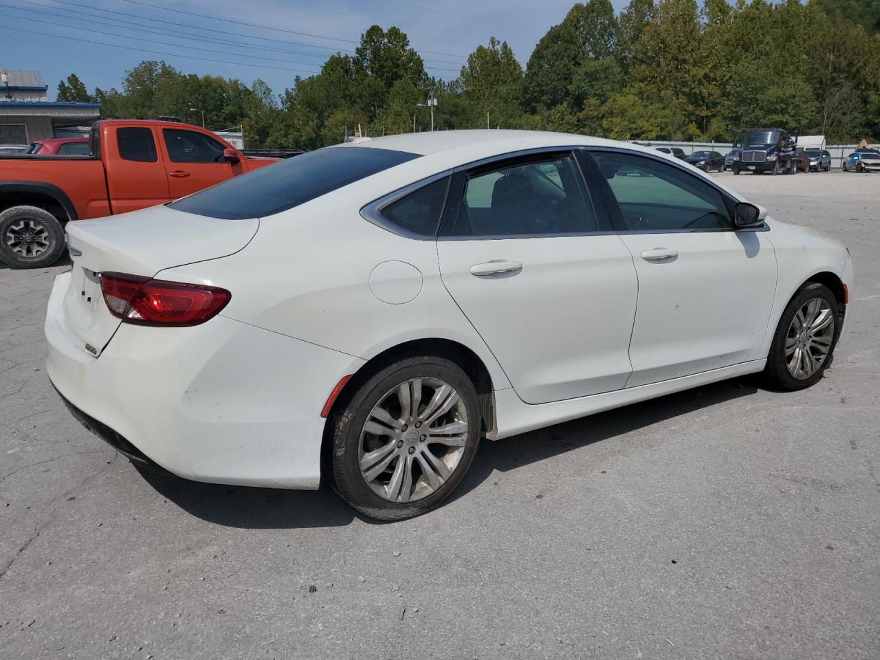 Chrysler 200 Limited Image 2