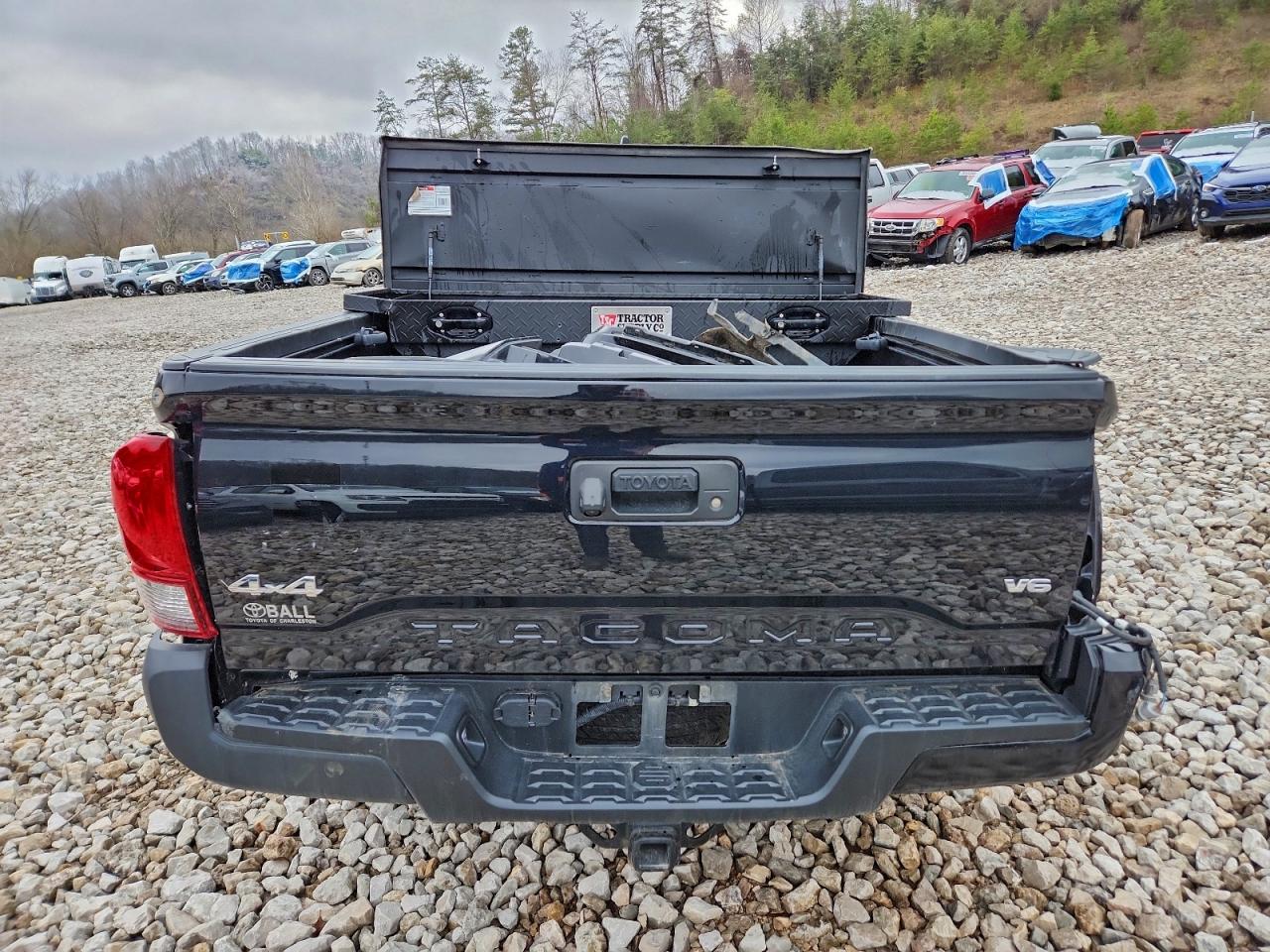 Toyota Tacoma Double Cab Image 3