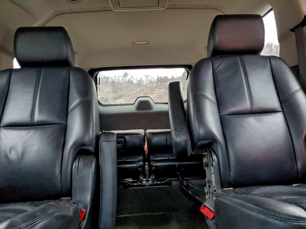 Chevrolet Suburban K1500 Lt Image 6