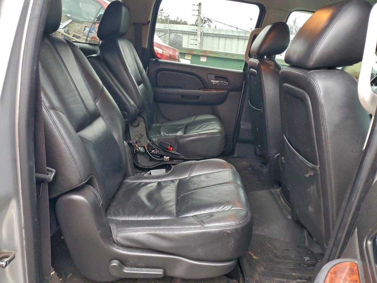 Chevrolet Suburban K1500 Lt Image 5