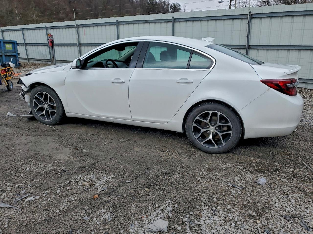 Buick Regal Sport Touring Image 2