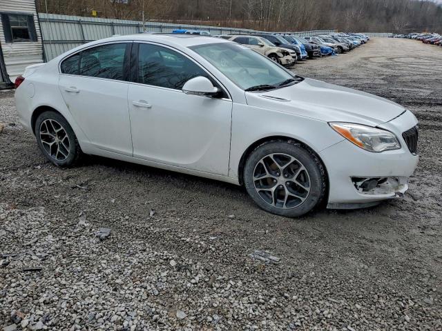 Buick Regal Sport Touring Image 3