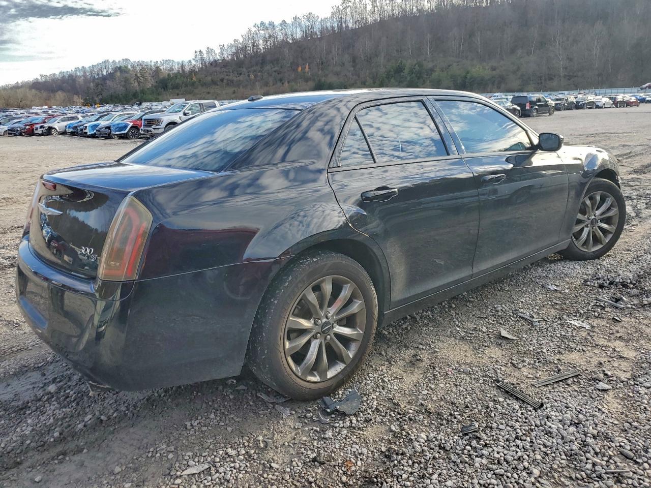 Chrysler 300 S Image 8