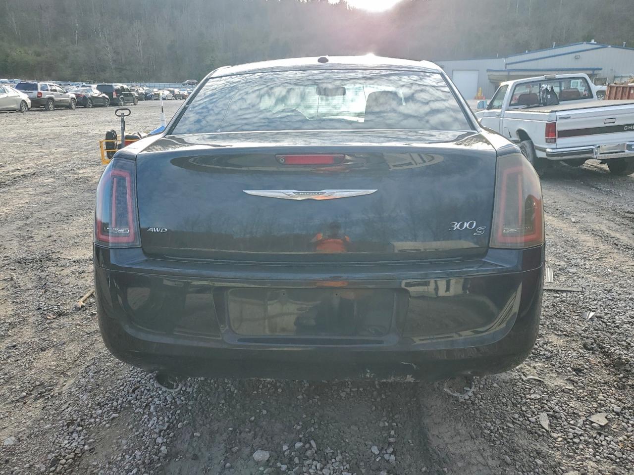 Chrysler 300 S Image 3