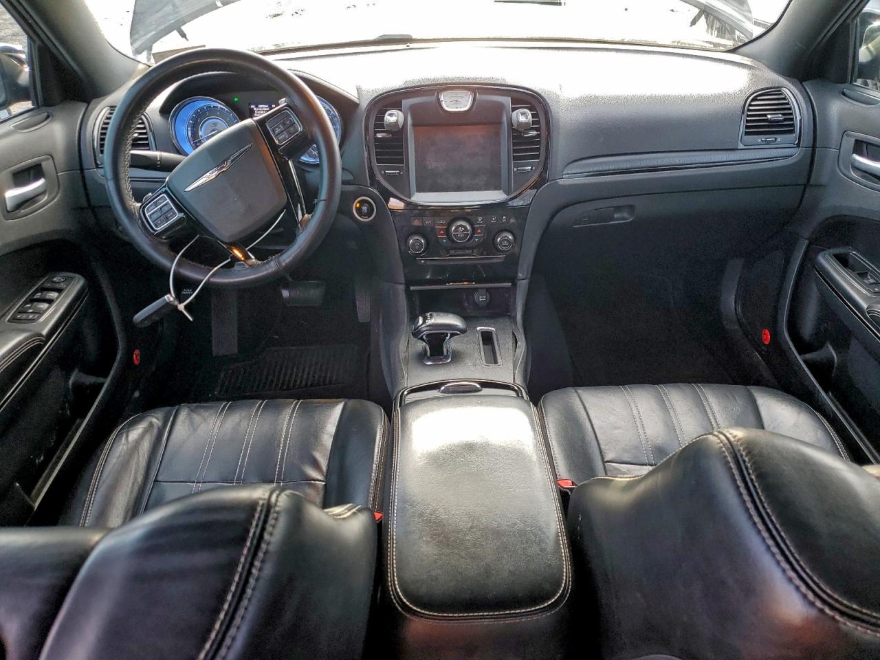 Chrysler 300 S Image 7