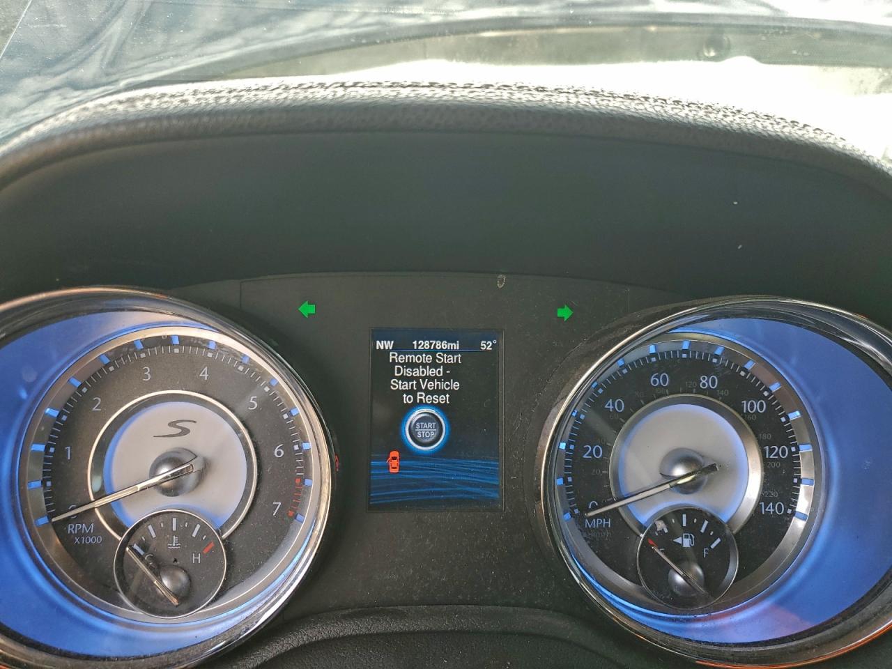 Chrysler 300 S Image 6