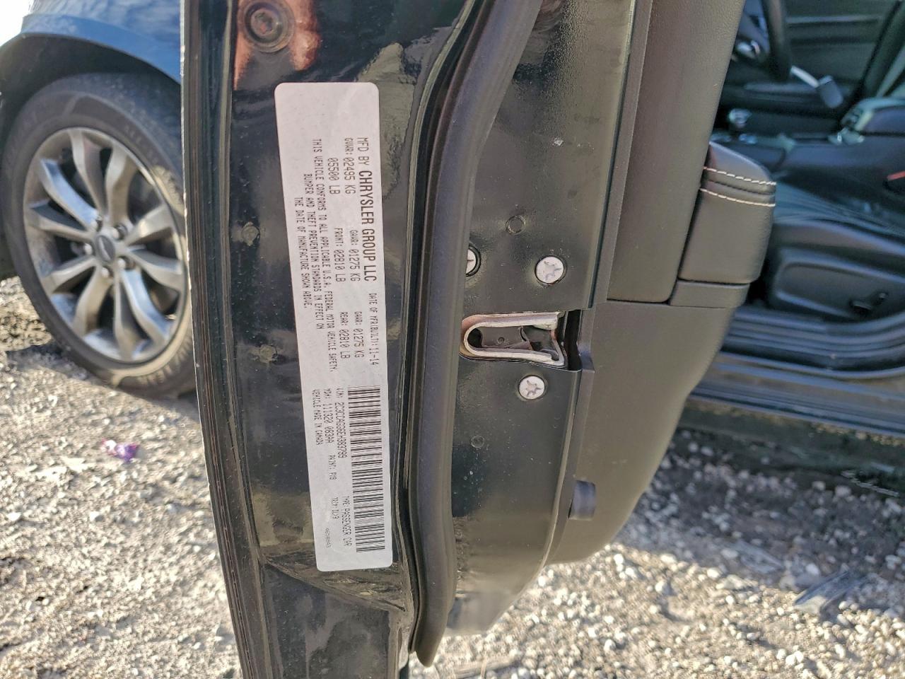 Chrysler 300 S Image 9