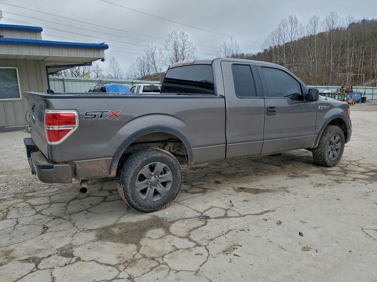 Ford F-150 Super Cab Image 2
