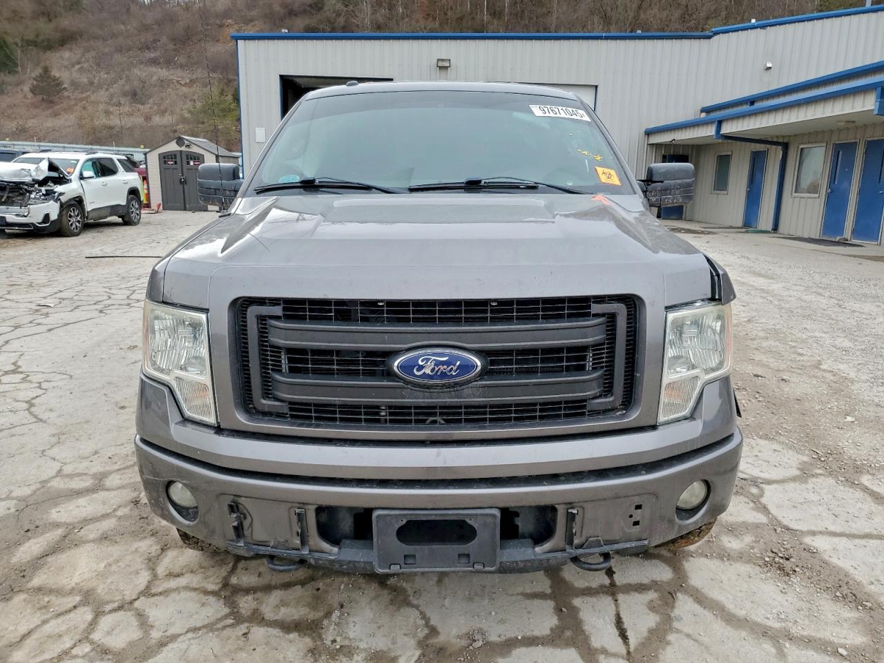 Ford F-150 Super Cab Image 3