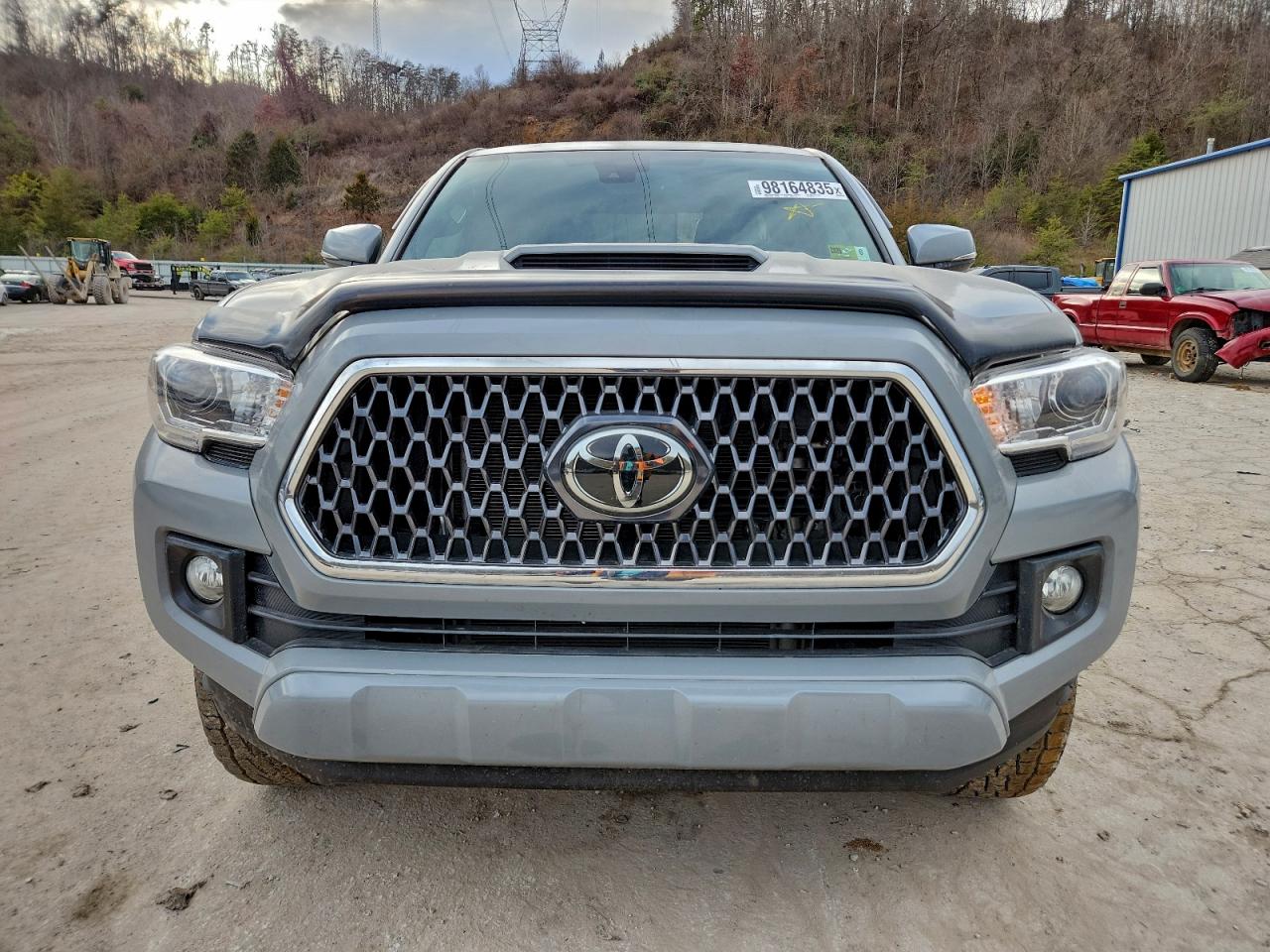 Toyota Tacoma Double Cab Image 3