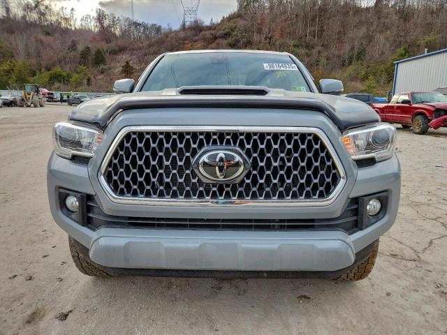 Toyota Tacoma Double Cab Image 3