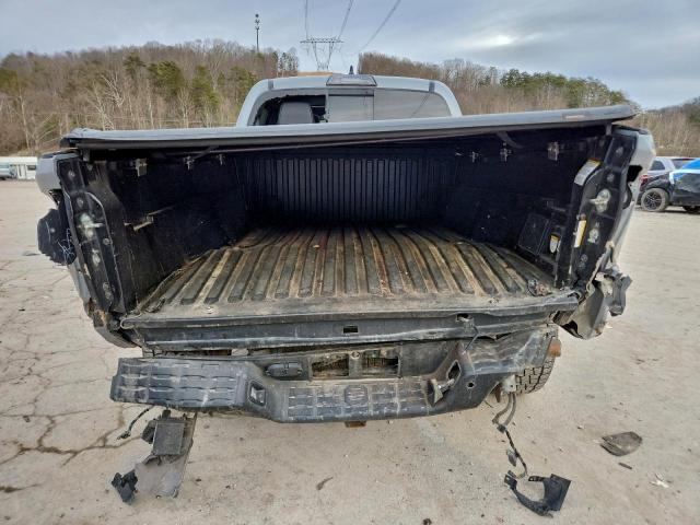 Toyota Tacoma Double Cab Image 4