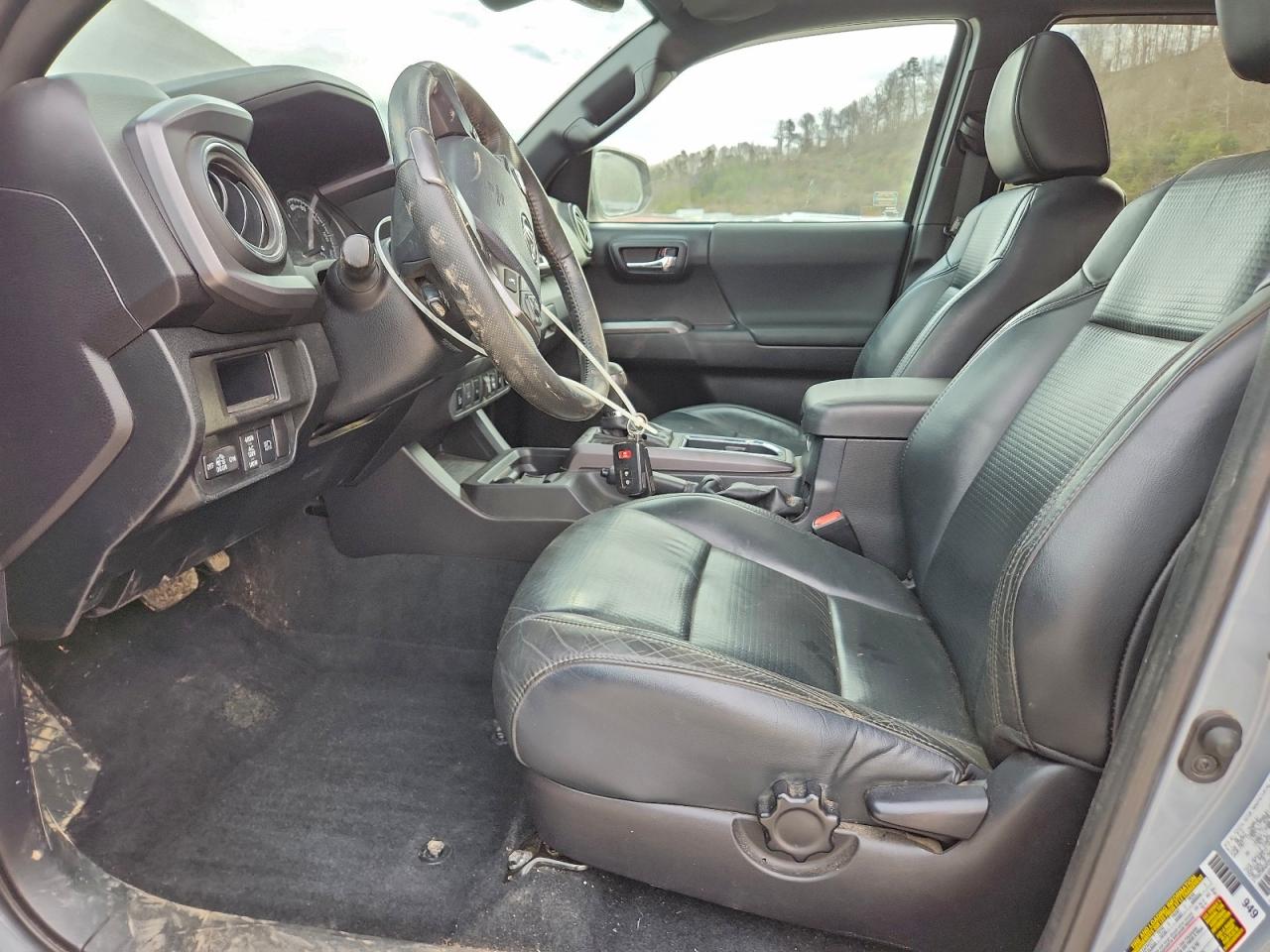 Toyota Tacoma Double Cab Image 2