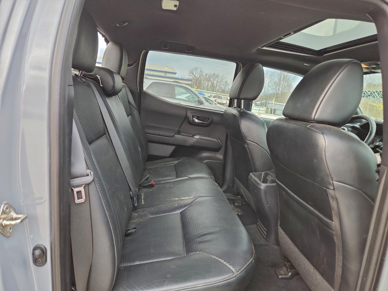 Toyota Tacoma Double Cab Image 11