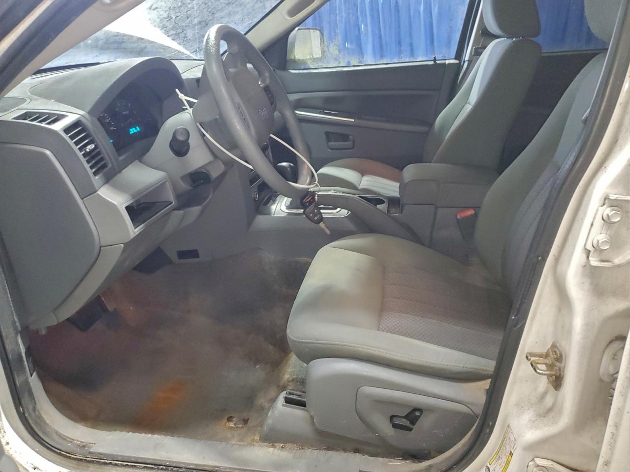 Jeep Grand Cherokee Laredo Image 4