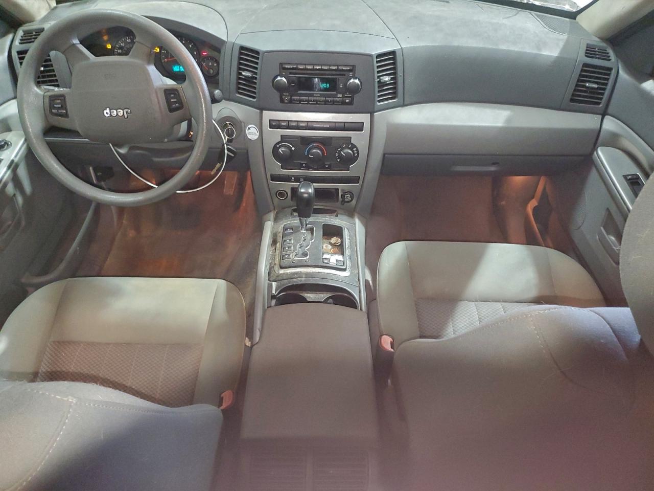 Jeep Grand Cherokee Laredo Image 8