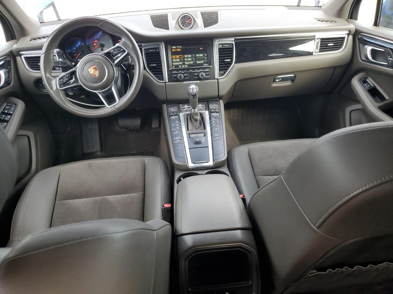 Porsche Macan S Image 7