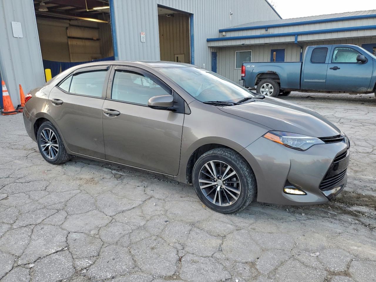 Toyota Corolla L Image 5