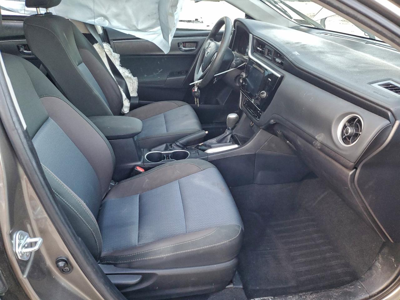 Toyota Corolla L Image 4