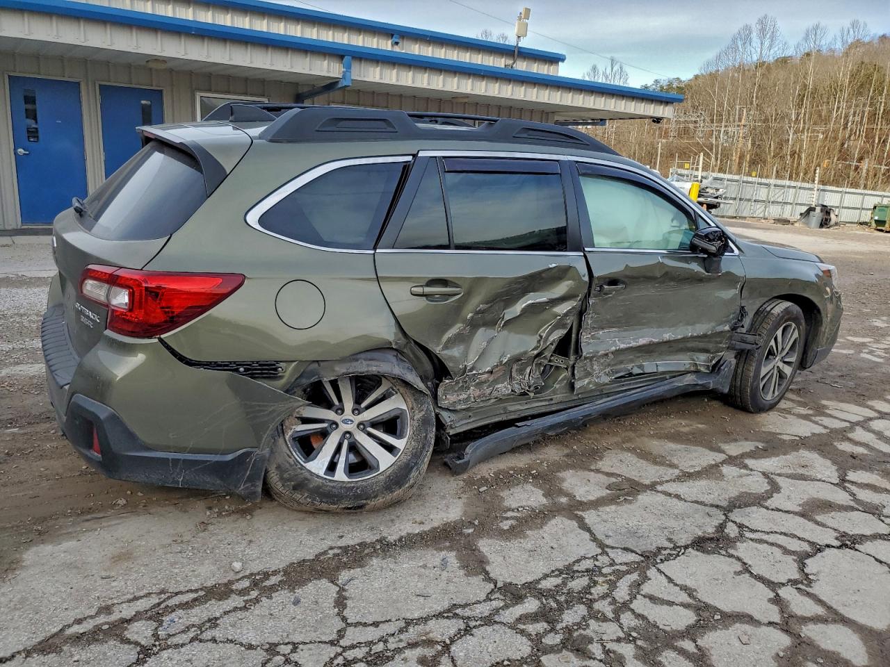 Subaru Outback 3.6r Limited Image 2