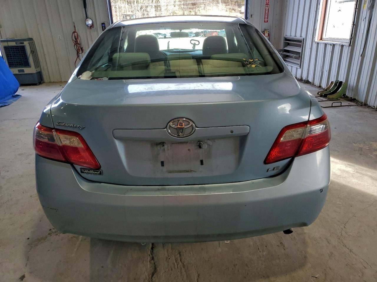 Toyota Camry Base Image 4