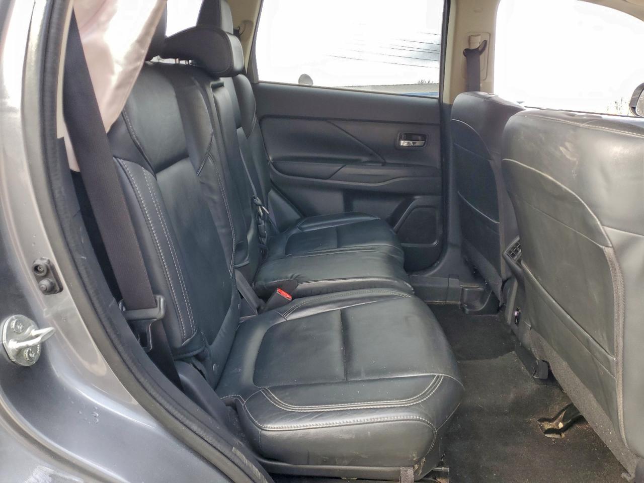 Mitsubishi Outlander Se Image 10