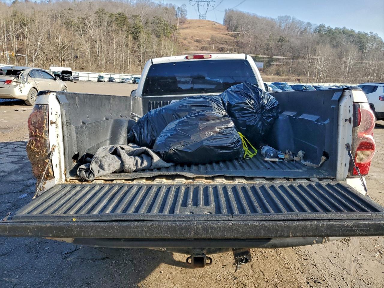 Chevrolet Silverado C1500 Image 2