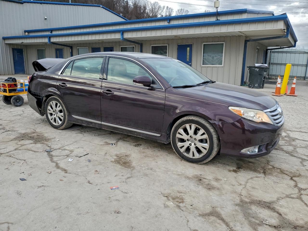 Toyota Avalon Base Image 2