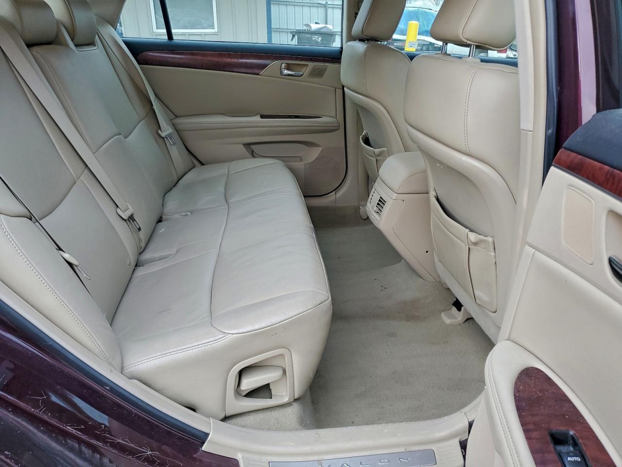 Toyota Avalon Base Image 8