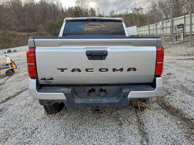 Toyota Tacoma Double Cab Image 12