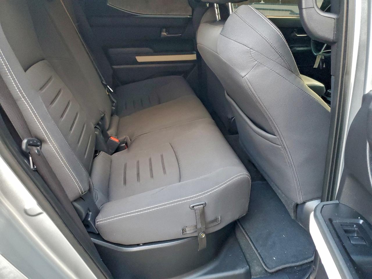 Toyota Tacoma Double Cab Image 8