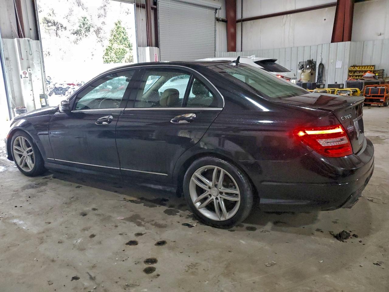 Mercedes-Benz C-Class 300 4matic Image 2