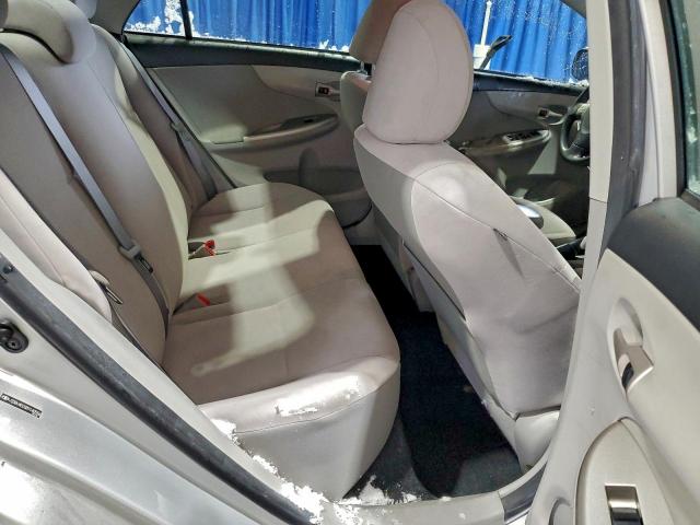 Toyota Corolla Base Image 10