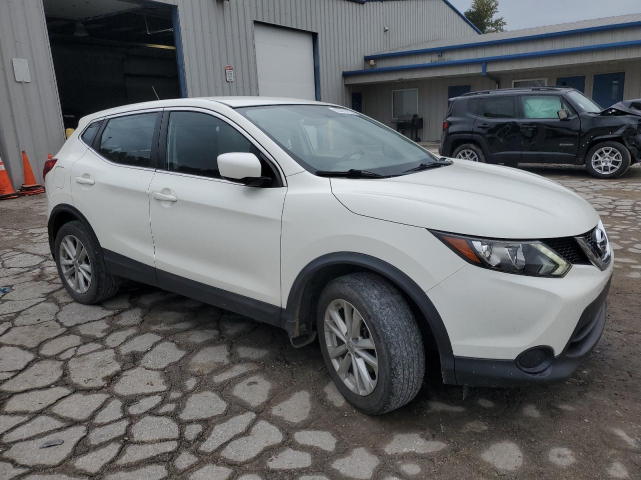 Nissan Rogue S Image 8