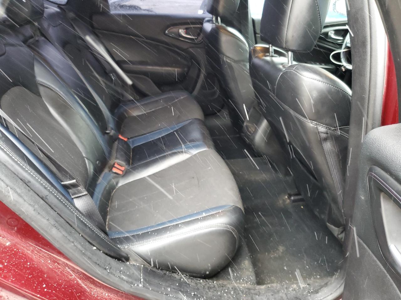 Chrysler 200 S Image 8