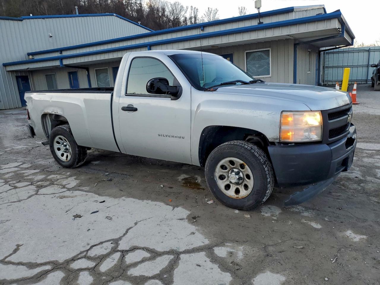 Chevrolet Silverado C1500 Image 4