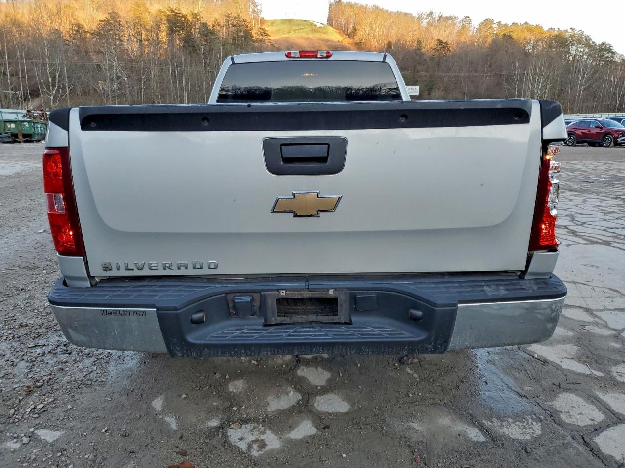 Chevrolet Silverado C1500 Image 3