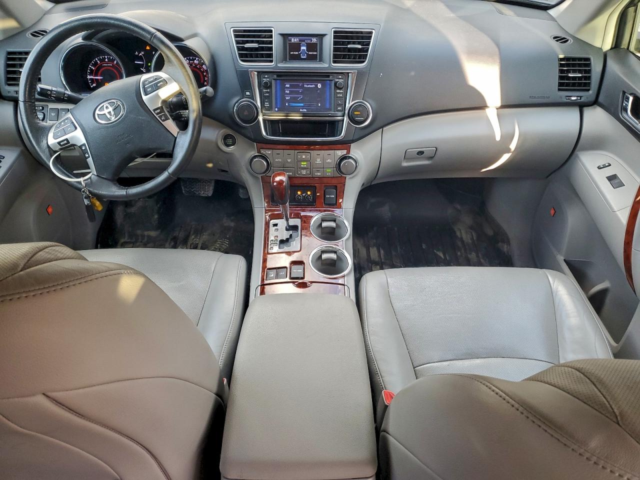 Toyota Highlander Limited Image 3