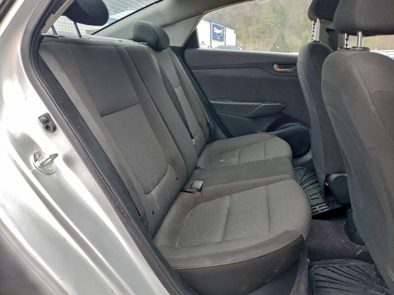 Hyundai ACCENT Se Image 8